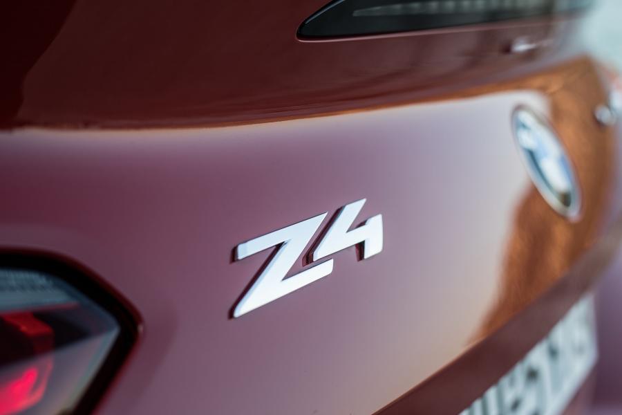 Логотип BMW Z4 sDrive20i M Sport (G29) 2019 года  (WW) (фото 28 из 40)